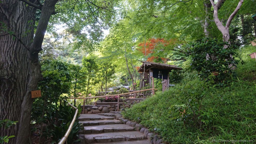 椿山荘　庭園　お蕎麦やさんの門