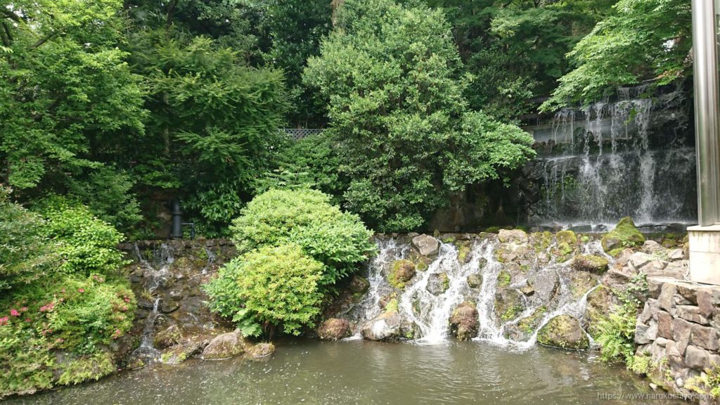 椿山荘　庭園　滝