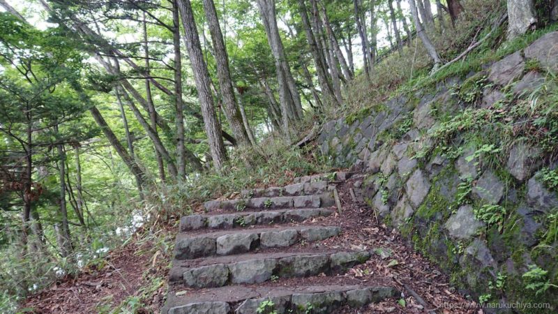 湯滝　滝の上へ行く階段