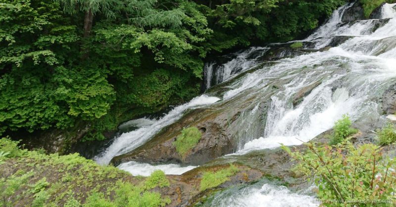 龍頭の滝　横からの眺め