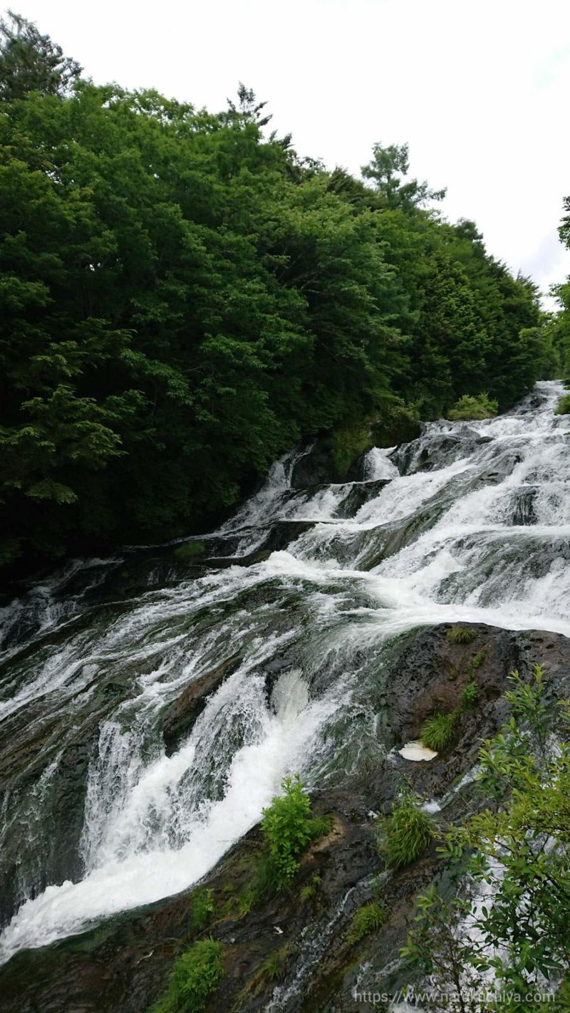 龍頭の滝　横からの眺め