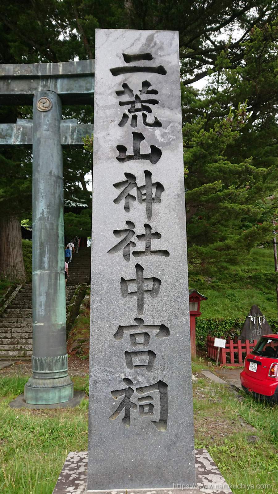 二荒山神社中宮祠　門柱